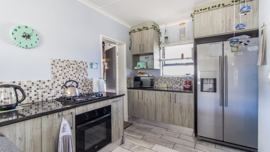 3 Bedroom Property for Sale in Golden Mile Western Cape